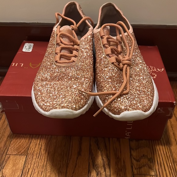 They are sparkly rose gold size 9 shoes. - Picture 3 of 3